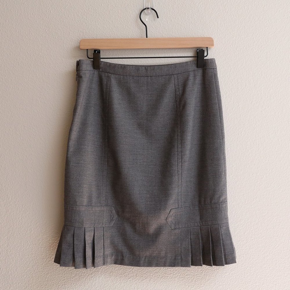 Max Studio Plaid Knee-Length Skirt with Pleat Accents, Size 4, EUC